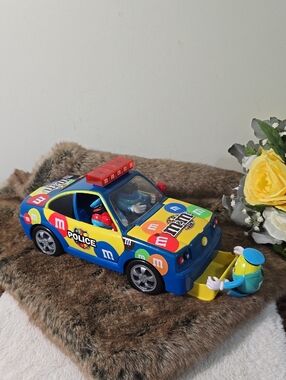 M&M'S Multicolor Police Toy Car with Figurine (with Sound)